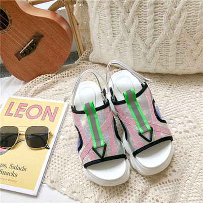 Γυναικεία αθλητικά σανδάλια με χοντρό πέλμα