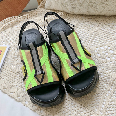 Γυναικεία αθλητικά σανδάλια με χοντρό πέλμα