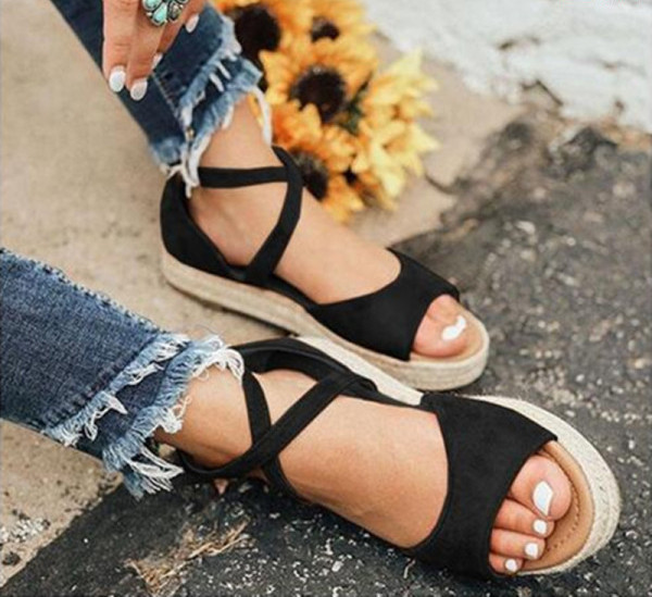 Moderne ljetne sandale s platformom