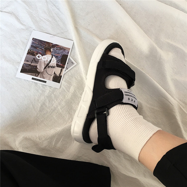 Ležerne ženske sandale sa zakrpama u bijeloj i crnoj boji