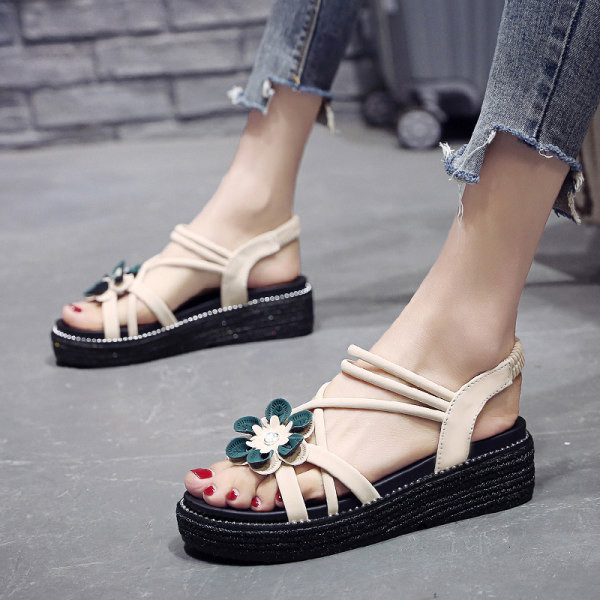 Ležerne ženske sandale s ravnim potplatom i cvijetom