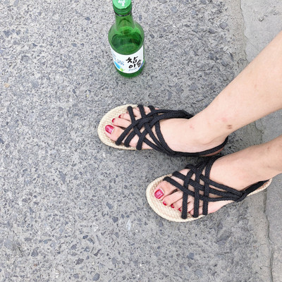 Γυναικεία casual σανδάλια με λουράκια και επίπεδη σόλα