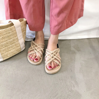 Γυναικεία casual σανδάλια με λουράκια και επίπεδη σόλα