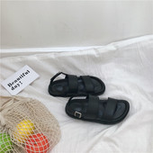 Γυναικεία casual σανδάλια με δερμάτινα λουράκια σε μαύρο χρώμα