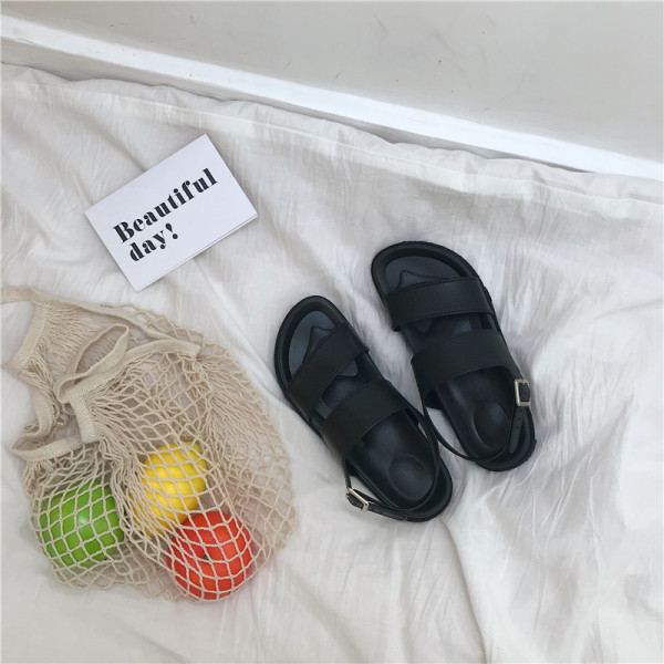 Γυναικεία casual σανδάλια με δερμάτινα λουράκια σε μαύρο χρώμα