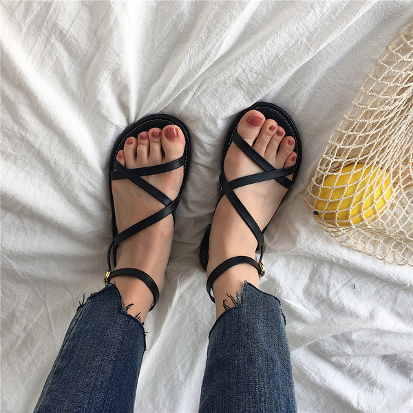 Ženske ležerne sandale od umjetne kože u crnoj i smeđoj boji