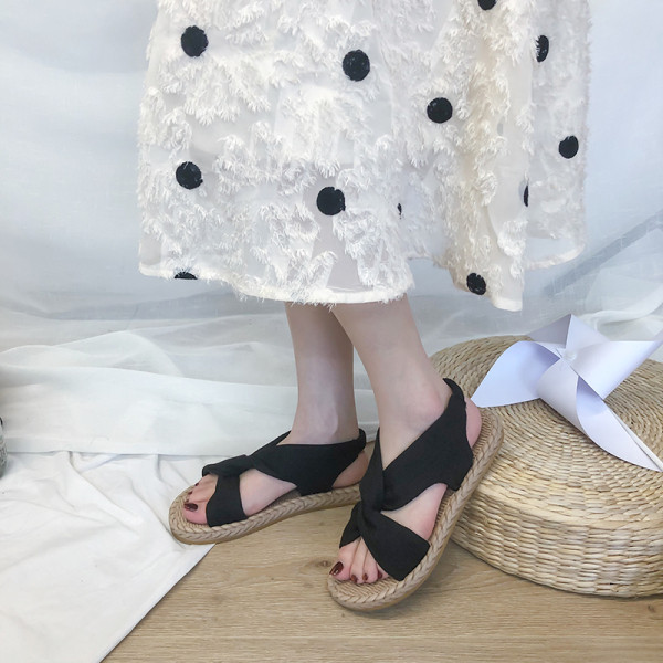 Καθημερινά γυναικεία σανδάλια με επίπεδη σόλα