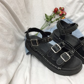 Ženske sandale u retro stilu s kopčama