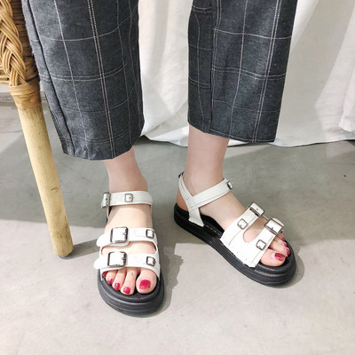 Ženske sandale u retro stilu s kopčama