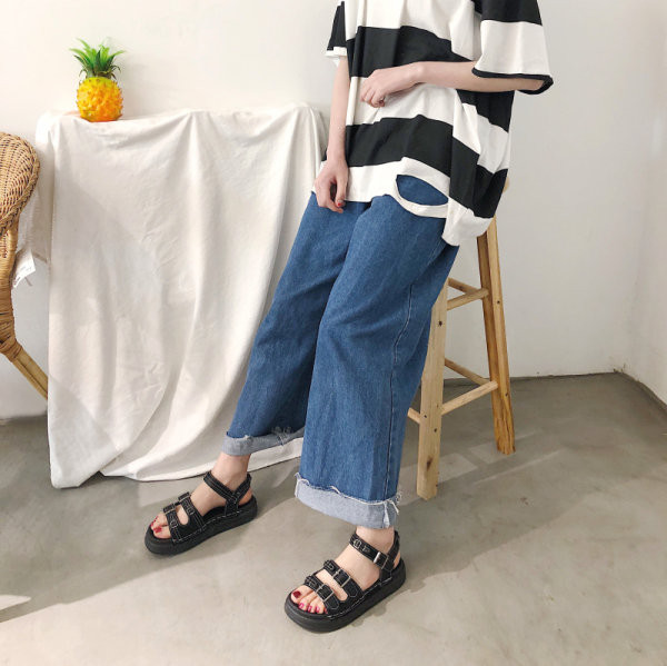 Ženske sandale u retro stilu s kopčama