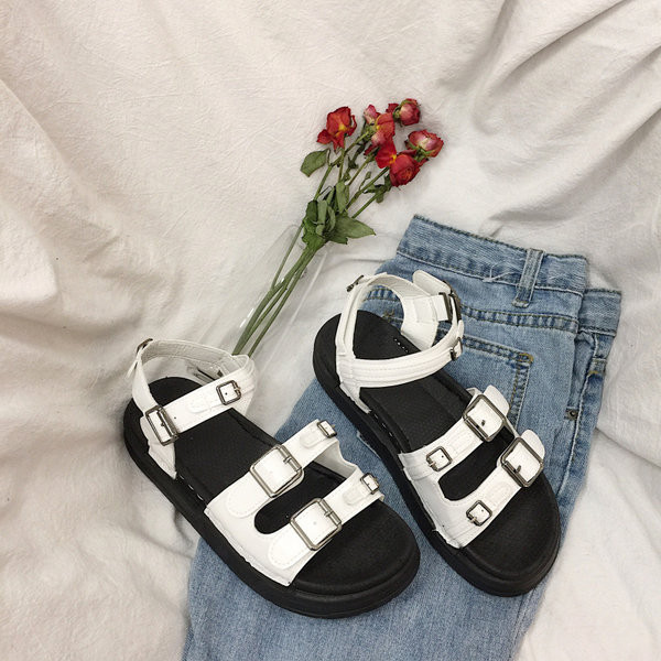 Ženske sandale u retro stilu s kopčama