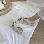 Ženske kožne sandale s ravnim đonom