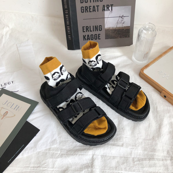 Ležerne ženske sandale s kopčom i ravnim potplatom