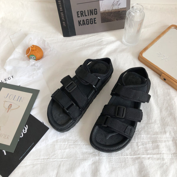 Ležerne ženske sandale s kopčom i ravnim potplatom