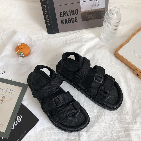 Ležerne ženske sandale s kopčom i ravnim potplatom