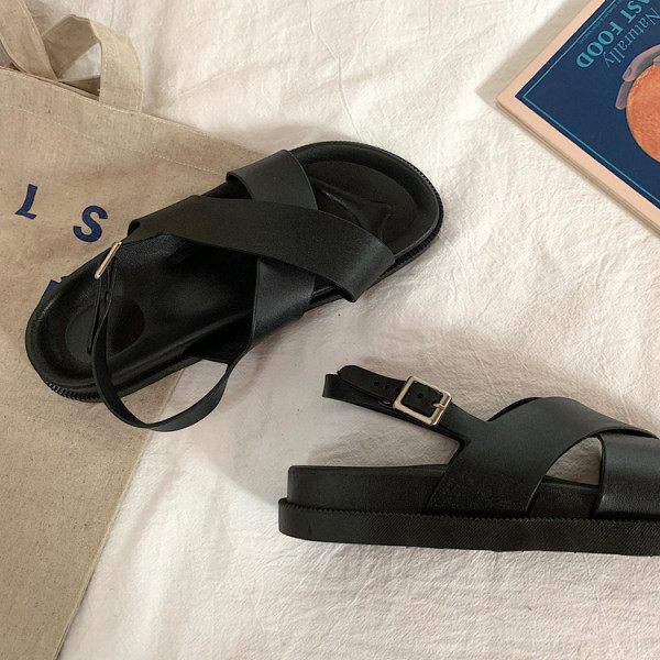 Novi model ženskih sandala od eko kože u crnoj boji