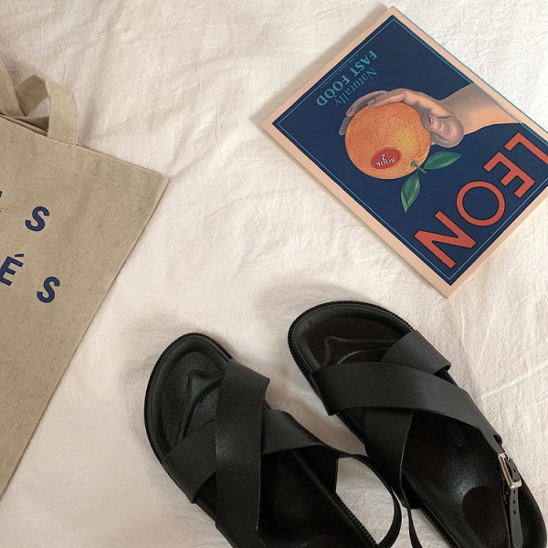 Novi model ženskih sandala od eko kože u crnoj boji