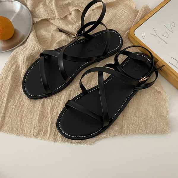 Ležerne ženske kožne sandale s remenom