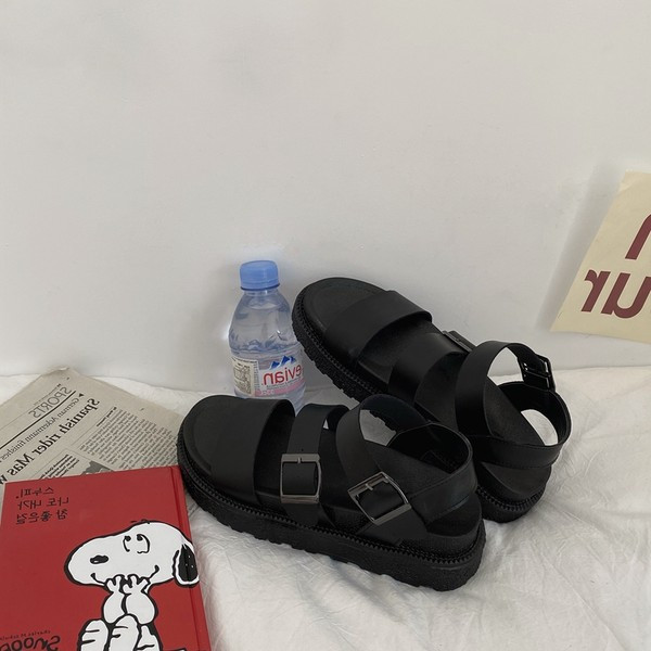 Novi model ženskih sandala sa debelim đonom