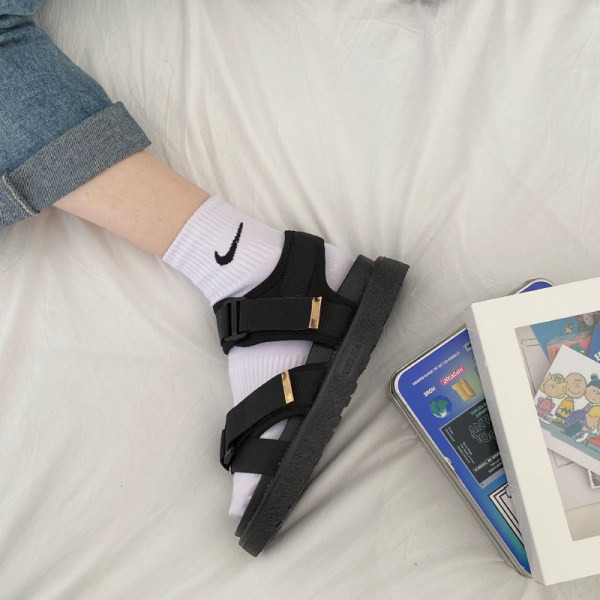 Ženske casual sandale u crnoj boji