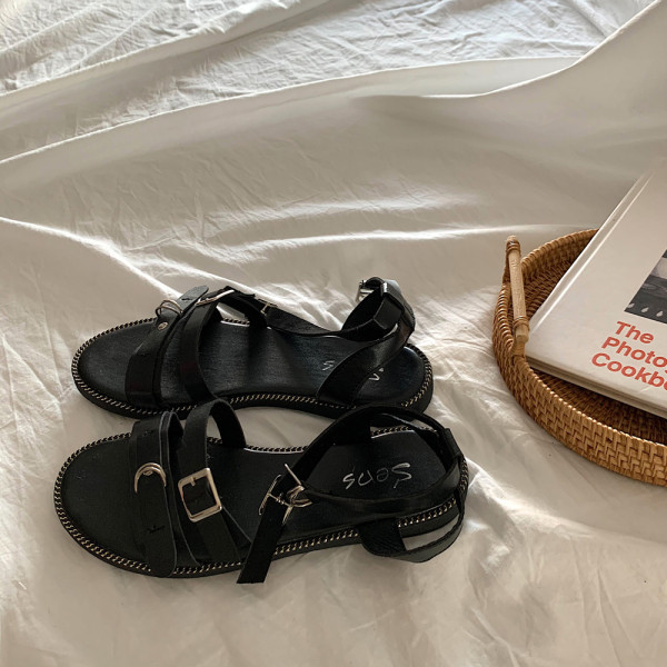 Novi model ženskih kožnih sandala sa kopčom