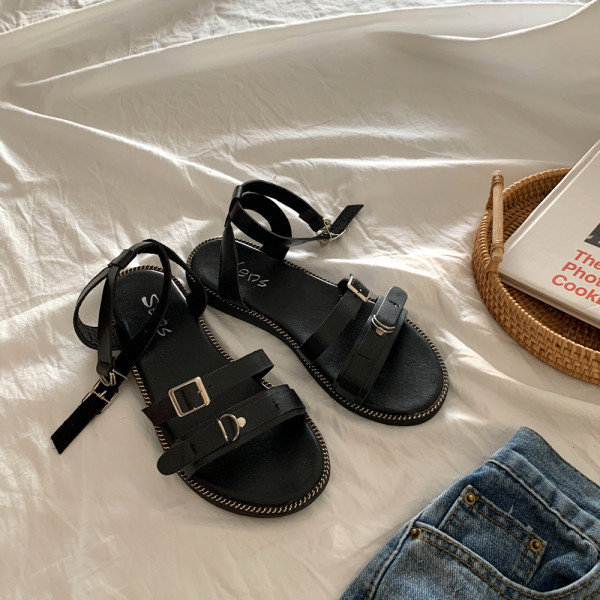 Novi model ženskih kožnih sandala sa kopčom