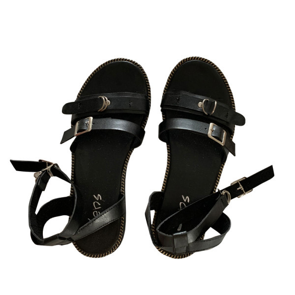 Novi model ženskih kožnih sandala sa kopčom