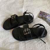 Ženske sandale crne boje sa metalnom kopčom