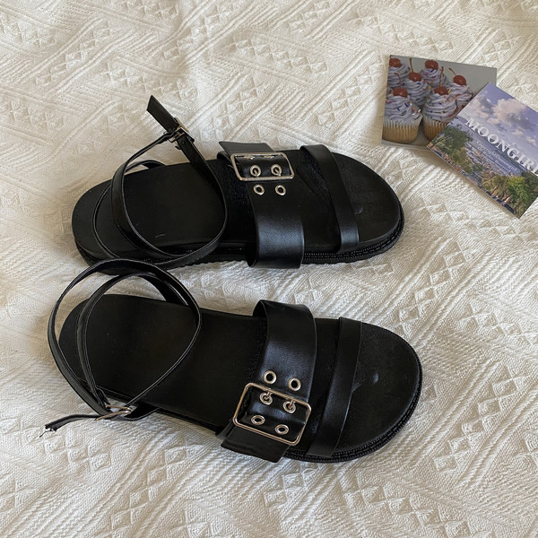 Ženske sandale crne boje sa metalnom kopčom