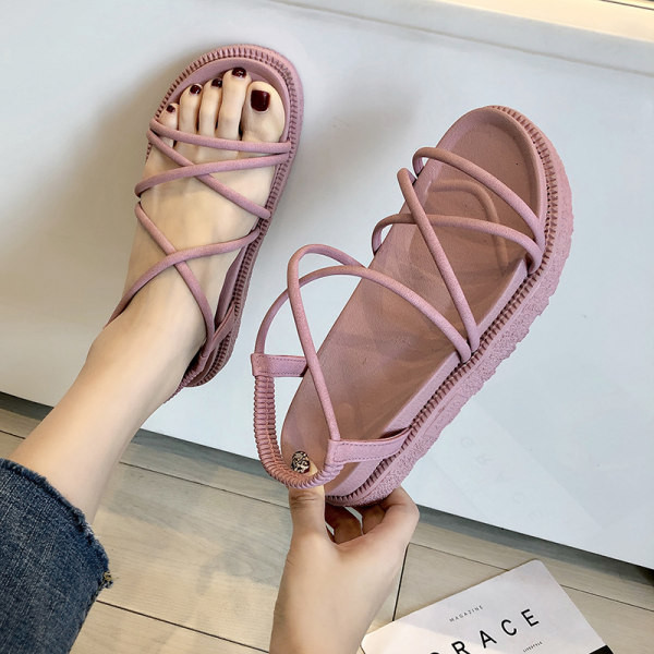 Ležerne ženske sandale s debelim đonom i remenom