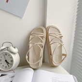 Moderne ženske sandale s kožnim remenom