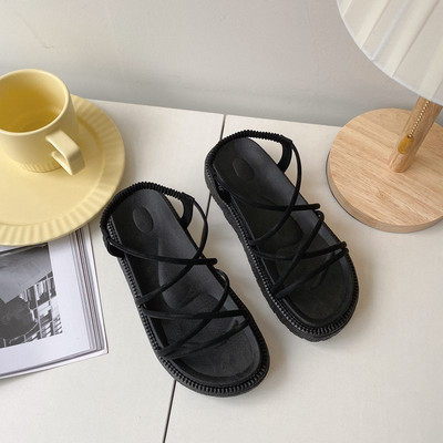 Moderne ženske sandale s kožnim remenom