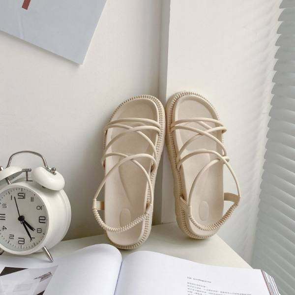 Moderne ženske sandale s kožnim remenom