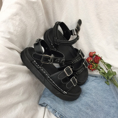 Ženske sandale s kopčama i ravnim potplatom