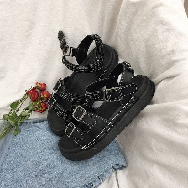 Ženske sandale s kopčama i ravnim potplatom