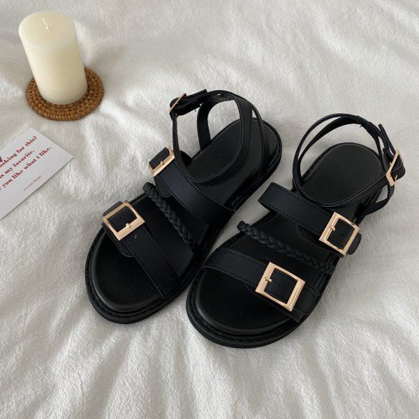 Ženske sandale s ravnim potplatom i kopčom