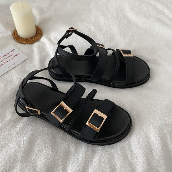 Ženske sandale s ravnim potplatom i kopčom