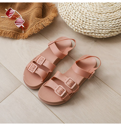 Moderne ženske kožne sandale nekoliko modela