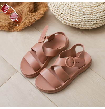 Moderne ženske kožne sandale nekoliko modela