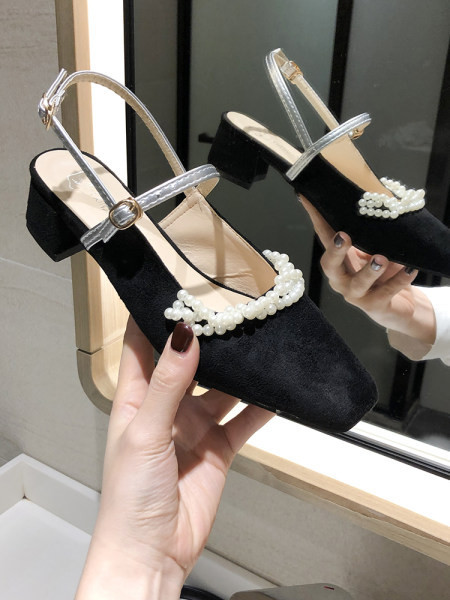 Novi model zatvorenih ženskih sandala sa biserima