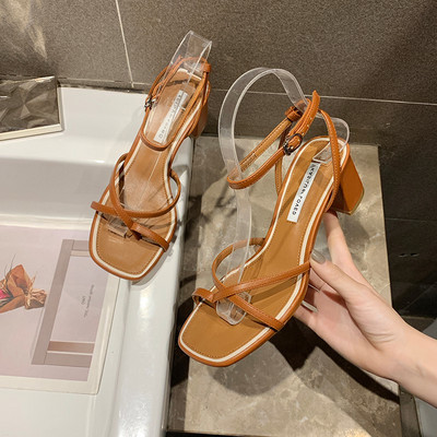 Moteriškos laisvalaikio basutės iš eko odos su kvadratiniu kulnu