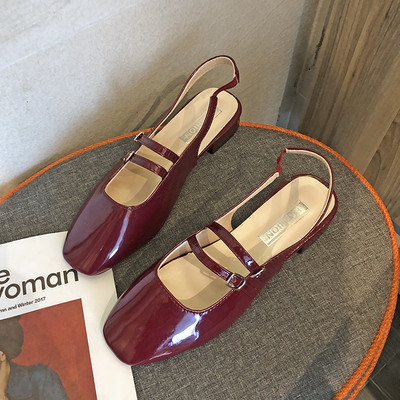 Ženske lakirane sandale s kopčama