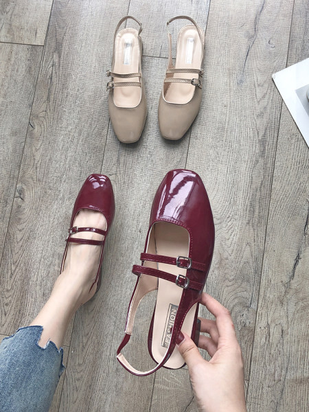 Ženske lakirane sandale s kopčama