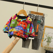 Dječji set za dječake koji uključuje bluzu i traperice