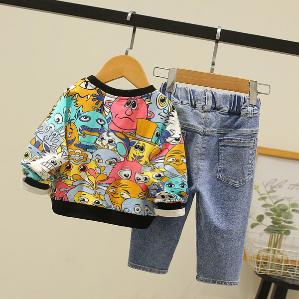 Dječji set za dječake koji uključuje bluzu i traperice