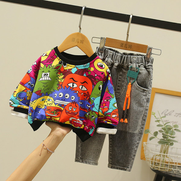 Dječji set za dječake koji uključuje bluzu i traperice