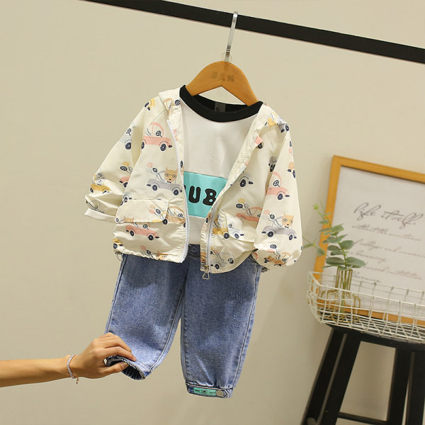 Proljetni dječji komplet za dječake koji uključuje tanku jaknu i traperice