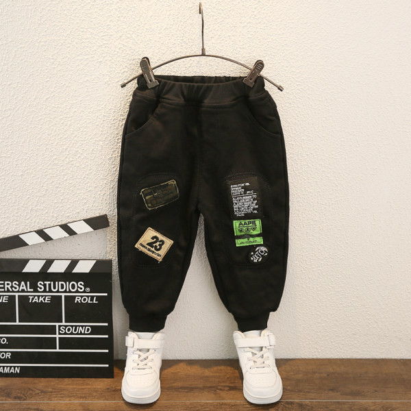 Novi model dječjeg kompleta s aplikacijom za dječake