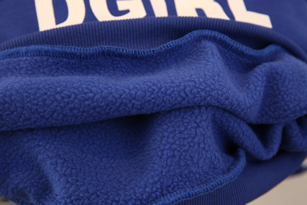 Novi model svakodnevnog dječjeg kompleta bluza s natpisom i hlače