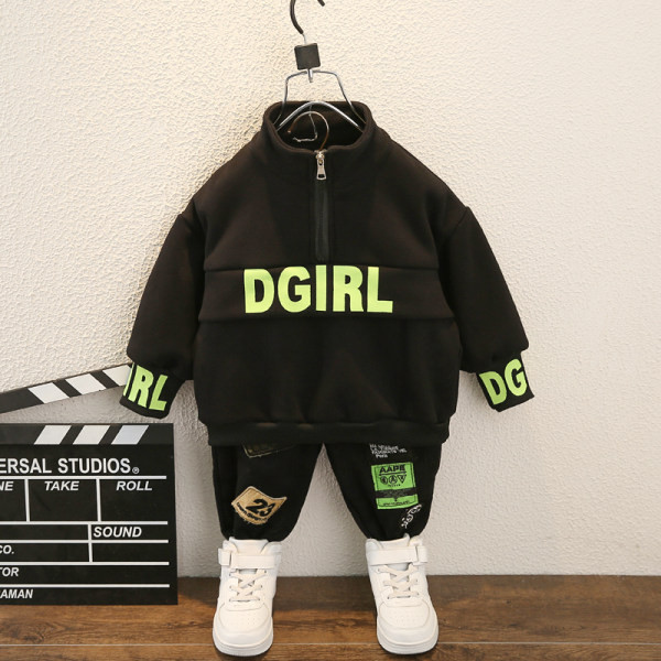 Novi model svakodnevnog dječjeg kompleta bluza s natpisom i hlače